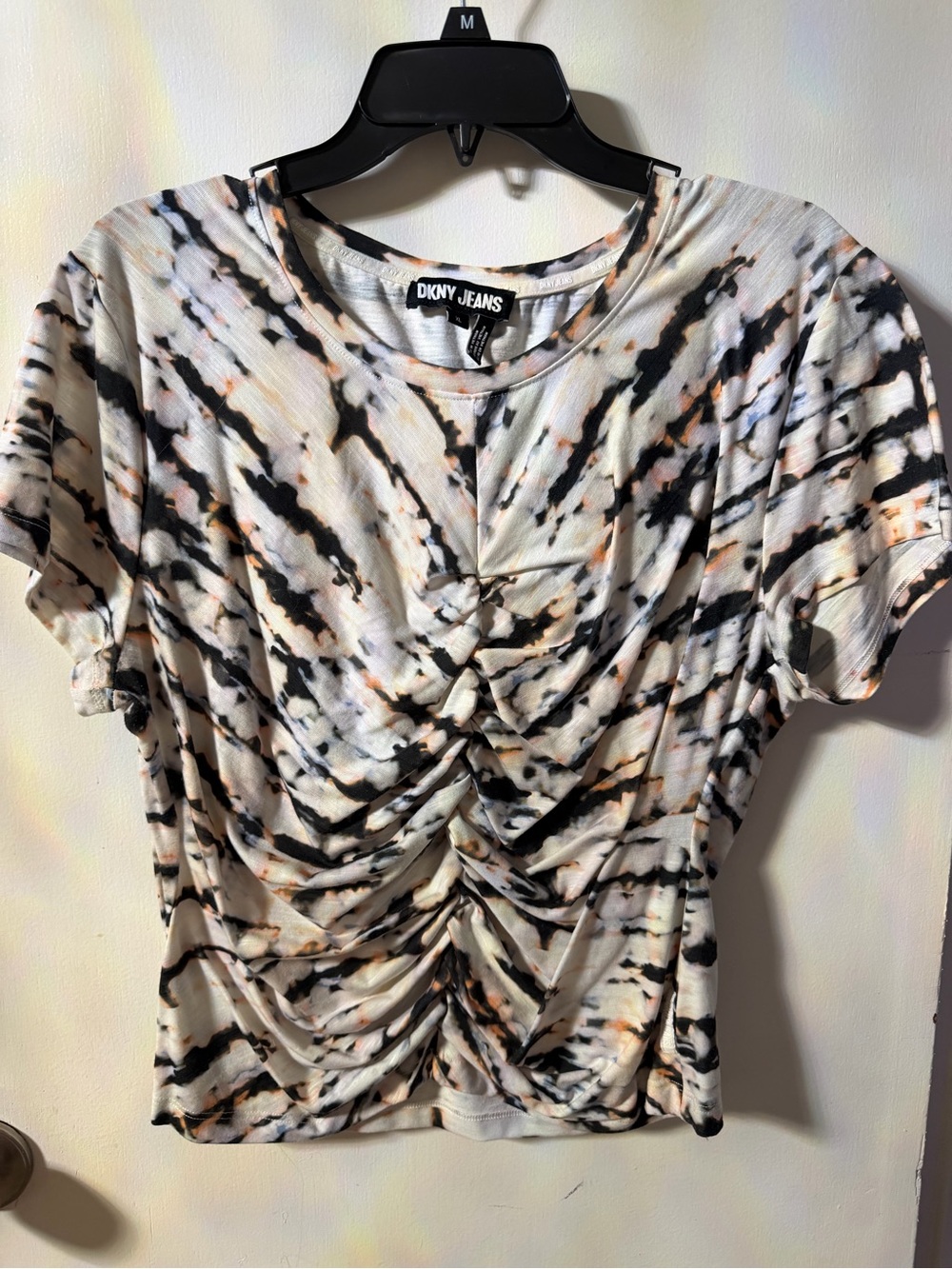 DKNY Tie-Dye Ruched Short Sleeve Crop Top in Ivory, Black & Tan